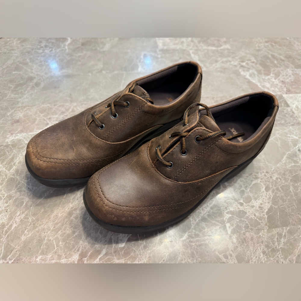Worx By Red Wings Women’s Safety Shoes. Size 6.
